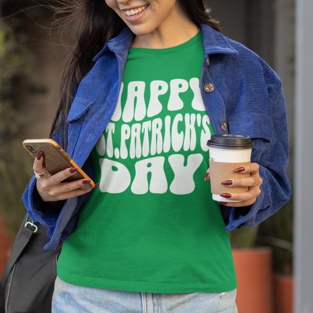 Retro Happy St. Patrick's Day T-Shirt (Von Creator hochgeladen)