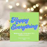 Retro Hell Limon und Blauer Happy Alles Feiertagskarte<br><div class="desc">Urlaub Gruß für alle Winterferien mit dem Ausdruck - alles glücklich - mit groovy Retro-Stil Typografie in einem lauten nostalgischen 80er und 90er Farbpalette von chartreuse Kalkgrün,  lebendig blau und rosa,  personalisiert mit Ihrem Gruß und Namen.</div>