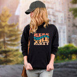 Retro Hier kommt der Party-Junggeselinnen-Abschied Sweatshirt<br><div class="desc">Niedliches Retro-Bachelorette Black SweatShirt für die Bridefreunde während ihres Junggeselinnen-Abschieds . Einfaches Party,  das hier steht. Das perfekte Sweatshirt für Bestie. Sehen Sie die passenden Party Sweatshirts für die Braut.</div>