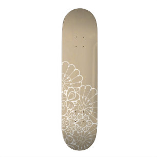 Retro Hintergrund mit Spitzeverzierung Skateboard