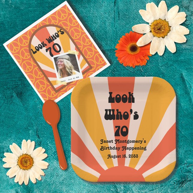 Retro Hippie Sunrise 70. Geburtstag Pappteller (Retro hippie sunrise groove with plenty of mix and match party goods. Celebrate the 60's)