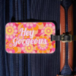 Retro Hippy Orange Pink Blume Hey wunderschön Gepäckanhänger<br><div class="desc">Niedliches "Hey Gorgeous"-Tag mit Retro-Power-Blume Muster in hellrosa und orange.</div>