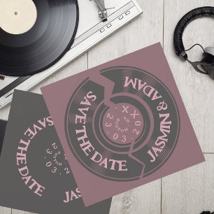 Retro-Hochzeit auf lila Vinyl-Schallplatte Save The Date