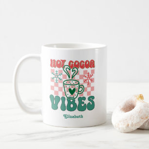 Retro "Hot Cocoa Vibes" Personalisierte Weihnachte Kaffeetasse