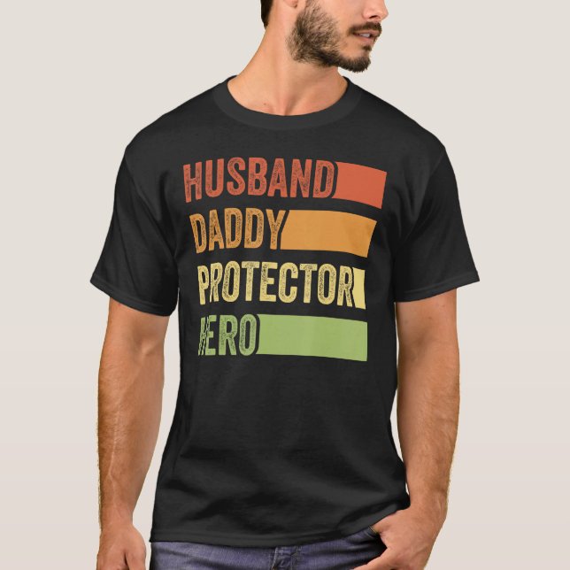 Retro Husband Daddy Protector Hero  Fathers Day T-Shirt (Vorderseite)