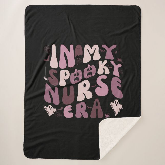 Retro in meinem Spooky-Nurse-Ära Halloween Sherpadecke (Vorderseite)