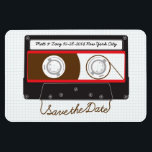 Retro Indie Mixtape Wedding Red, Black & White Magnet<br><div class="desc">Eine trendige Boombox aus dem 80er,  romantische,  miteinander verbundene Kopfhörer und farbenfrohe Retro-Kassetten sind die Stars dieser lustigen und einzigartigen Hochzeitssuite.</div>