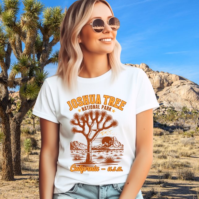 Retro Joshua Tree Illustration in Ochre Red Tri-Blend Shirt (Von Creator hochgeladen)