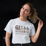 Retro Junggeselinnen-Abschied Girls Weekend Brie T-Shirt<br><div class="desc">Mit unserem Custom Retro Typografy Bachelorette Weekend T - Shirt können Sie den Geist der ultimativen Mädchenreise genießen! Dieses schicke und stilvolle Top dient als perfekte Erinnerung an einen unvergesslichen Aufenthalt mit Ihren Lieblingsfrauen. Die Vorderseite des Shirts zeigt eine fesselnde, Vintag inspiriert "Girls Weekend"-Typografie, die den Spaß und die Kameradschaft...</div>