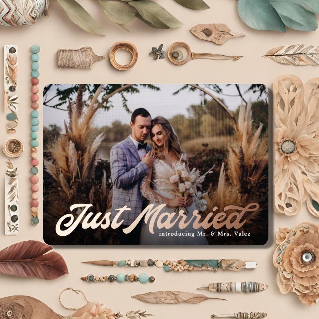 Retro Just Married Announction Real Foil Schlagzei Folieneinladung (Von Creator hochgeladen)
