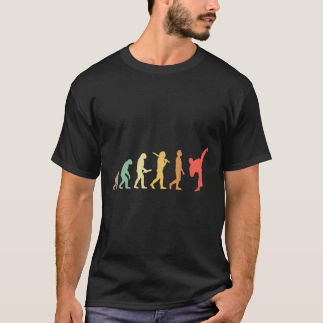 Retro Karate Evolution Geschenk für Karateka T-Shirt (Vorderseite)
