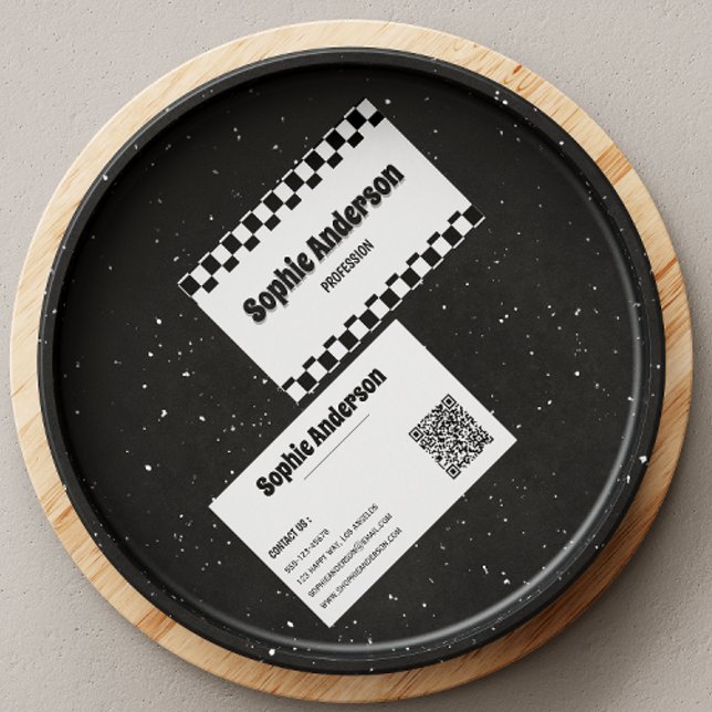 Retro-karierte Visitenkarte mit QR-Code (Von Creator hochgeladen)