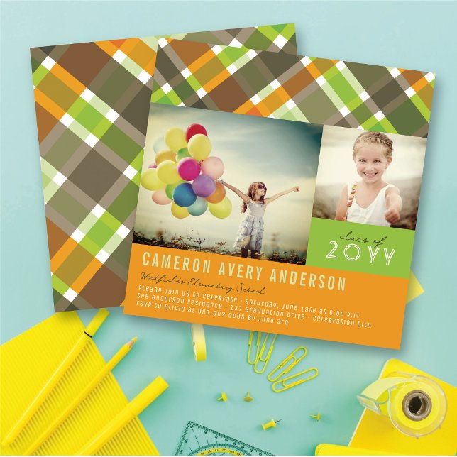 Retro-Karo Kariert Moderne 2-Foto-Graduierungspart Einladung (Preppy Orange, Green & Grey Checks Pattern Modern 2 Photo Graduation Party Invitation @ fatfatin)