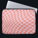 Retro-Karo-Muster Lilac und Orange-Karton Laptopschutzhülle<br><div class="desc">Retro Checkered Patterns - lila und orange verdrillter Karo / gewellter und verdrillter Schachbrett.</div>