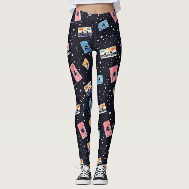 Retro-Kassetten im kosmischen Raum Leggings (Vorderseite)