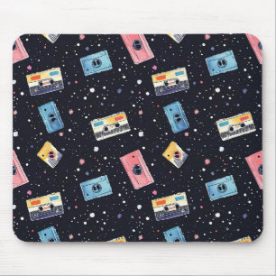 Retro-Kassetten im kosmischen Raum Mousepad