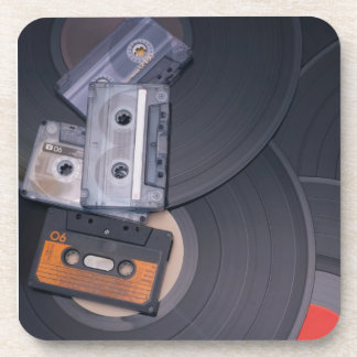 Retro-Kassettentonbänder und Vinyl-Schallplatten d Untersetzer
