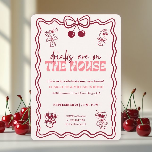 Retro Kirsch-Cocktail Rote Schleife Einweihungspar Einladung (Retro Pink Housewarming Invitation – Drinks Are On the House Theme with Cherry & Cocktail Glasses)
