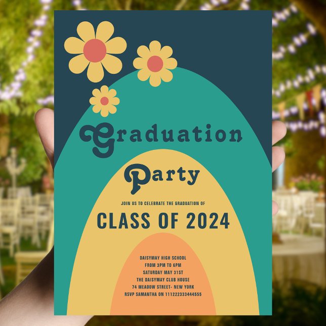 Retro-Klasse der Graduierungspartei 2024 Einladung (Retro class of 2024 high school graduation party with groovy typography blue green yellow orange)
