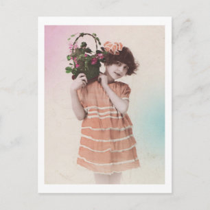Retro Kleines Mädchen mit orangefarbenem Kleid Postkarte
