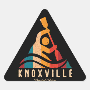 Retro Knoxville Kayaking Dreieckiger Aufkleber