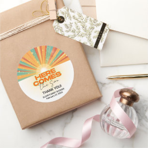 Retro kommt hier die Son Baby Dusche Runder Aufkleber