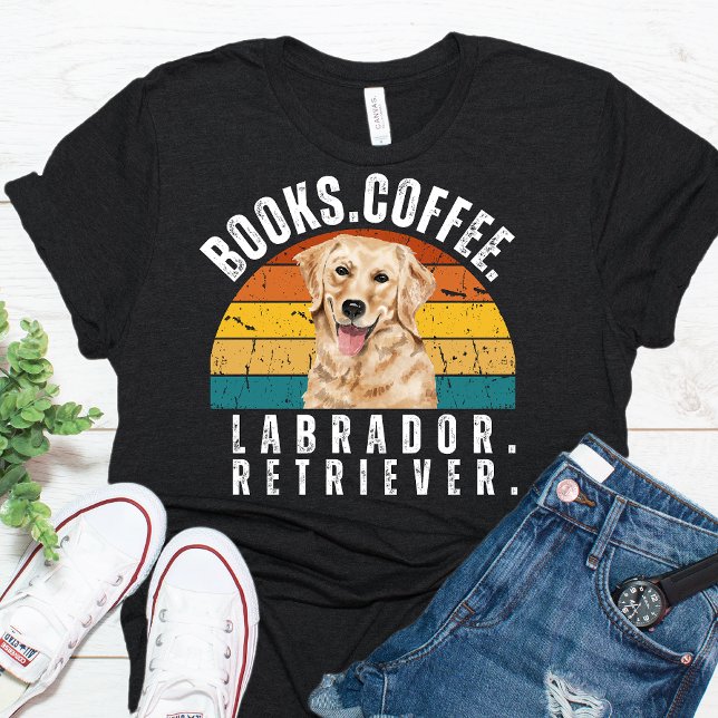 Retro Labrador Dog Books Coffee T-Shirt (Von Creator hochgeladen)