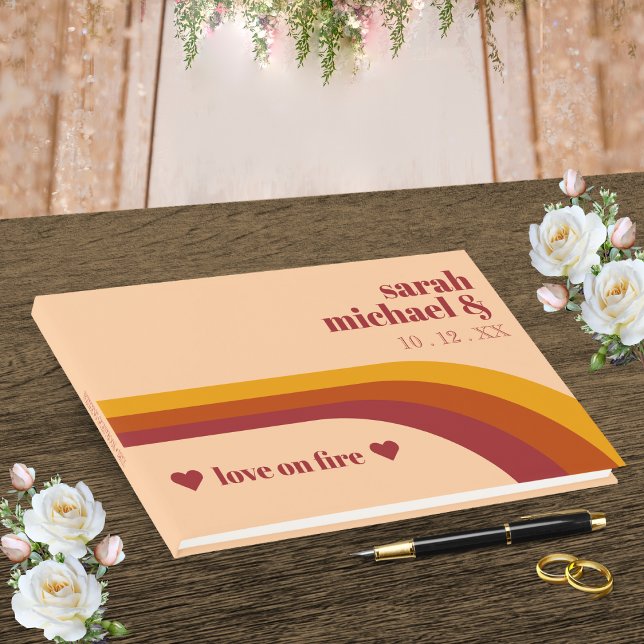 Retro-Liebe des geschliffenen Streifens auf der Ga Gästebuch (Retro Curved Stripe Love on Fire Wedding Favor Guest Book)