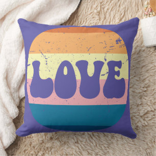 Retro-Liebe-Typografie auf Vintage-Sonnenuntergang Kissen