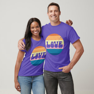 Retro-Liebe-Typografie auf Vintage-Sonnenuntergang T-Shirt