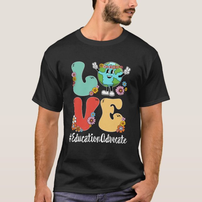 Retro Liebe World Earth Day 2023 Bildung Advocate T-Shirt (Vorderseite)