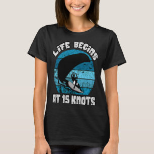 Retro Life beginnt um 15 Knoten Kiteboarding Kite T-Shirt