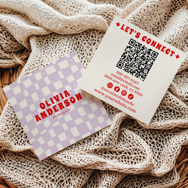 Retro Lila Red QR Code Groovy Checkered Boho Fun Quadratische Visitenkarte (Von Creator hochgeladen)