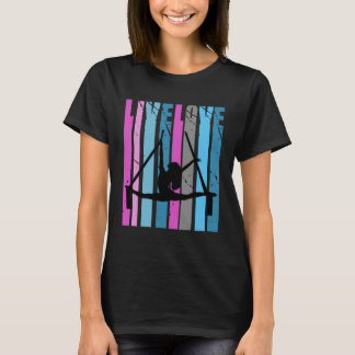 Retro Live Liebe Aerialist Silhouette Squad Colors T-Shirt