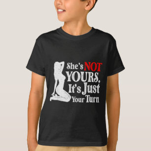 Retro Lustig Sarkastisch Sie gehört nicht dir Es i T-Shirt
