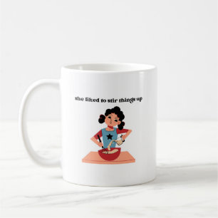 Retro lustige Hausfrau der 50er rührt die Dinge au Kaffeetasse