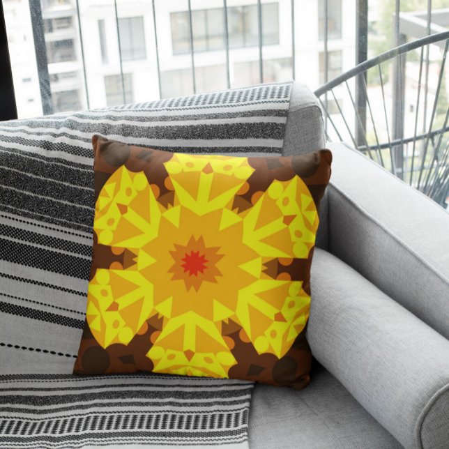 Retro Mandala Blume Orange und Gelb Kissen (Von Creator hochgeladen)