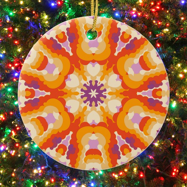 Retro Mandala Red Orange Lila und gelb Keramik Ornament (Red Orange and Purple Retro Mandala Ornament by Wormhole Orbital)