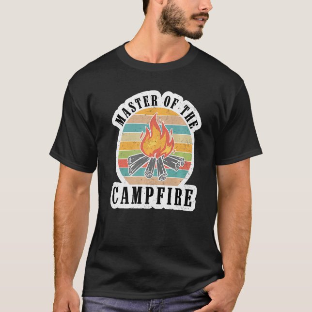 Retro Master of the Campfire Camping T-Shirt (Vorderseite)