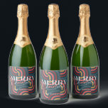 Retro Maximalist Geometric Aquamarin Christmas<br><div class="desc">Dieses Retro,  maximalistisch,  kitschig und modern "Frohe Weihnachten" Ferienflasche-Label zeichnet sich durch einen aquamarinen Hintergrund mit geometrischen Mustern aus. Personalisieren Sie es für Ihre Bedürfnisse. In meinem Geschäft finden Sie passende Produkte.</div>