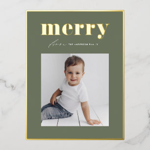 Retro Merry Typografie Taupe Green Foto Weihnachte Folien Feiertagspostkarte