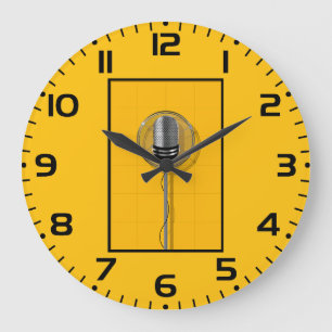 Retro-Mikrofon auf kräftigem Gelb Große Wanduhr