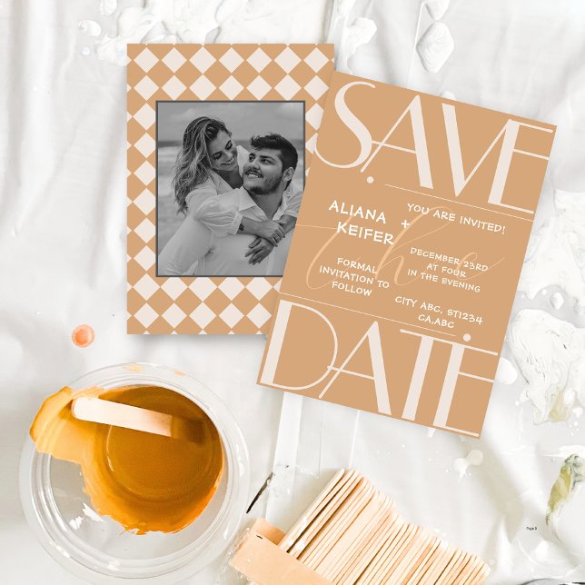 Retro Minimal karierte Muster Beige Hochzeit Save The Date (Von Creator hochgeladen)