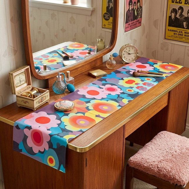 Retro-Mod-Blume Kurzer Tischläufer (Von Creator hochgeladen)