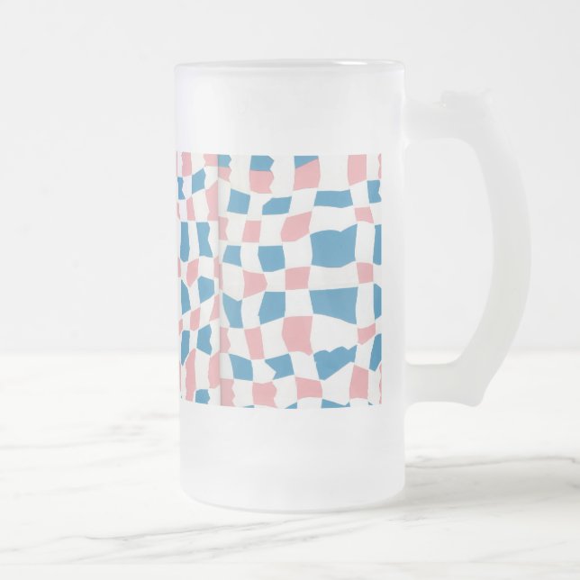 Retro Mod Pink Blue Checkerboard Abstrakt Mattglas Bierglas (Rechts)