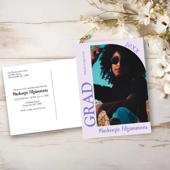 Retro Moderner Abschluss Einladung Postkarte (Y2K Purple Retro Modern Graduation Invitation Postcard)
