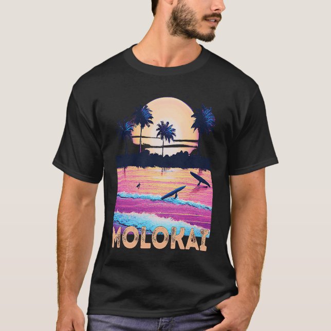 Retro Molokai Hawaii Souvenir Surf T-Shirt (Vorderseite)