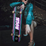Retro Neon Pink & Blue Rock Music Note Skateboard<br><div class="desc">Cooles Retro-Skateboard mit rosa und blauen Neongrenzen,  Textfelsen und Musiknoten. Ideal für Musiker,  Musikliebhaber oder ein 70er Skate Party. Unisex Design für Männer für Frauen. Geeignet für Kinder und Erwachsene.</div>
