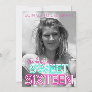 Retro-Neonschild mit Schwarz-Weiß-Foto Sweet 16 Einladung