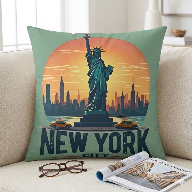 Retro New York City Skyline mit Freiheitsstatue Kissen (Retro New York City Skyline with Statue of Liberty Throw Pillow Mockup A)